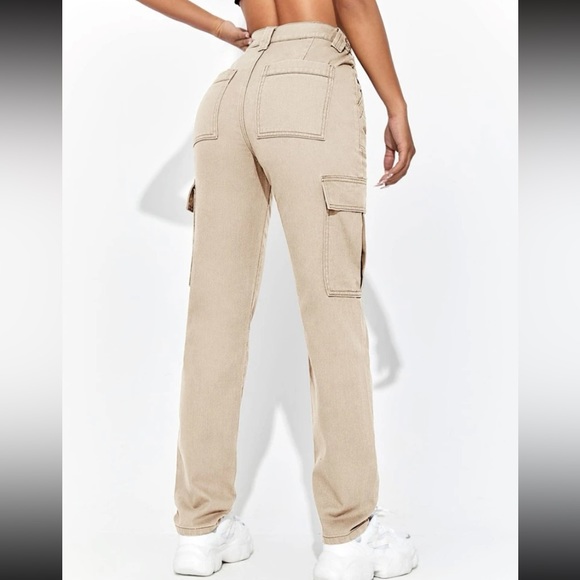 SHEIN Flap Pocket Cargo Jeans - Picture 4 of 12